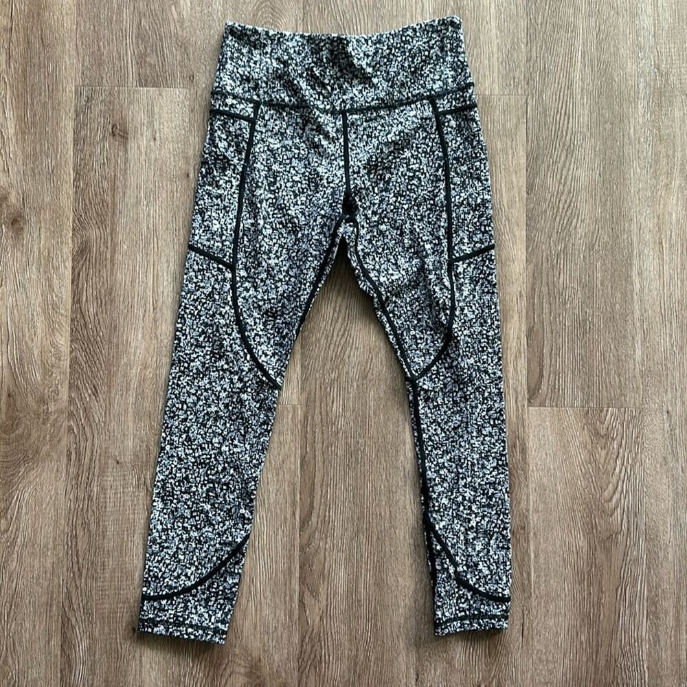 Zyia Light N Tight Pocket 7/8 Leggings Tiny Floral‎ Size 4